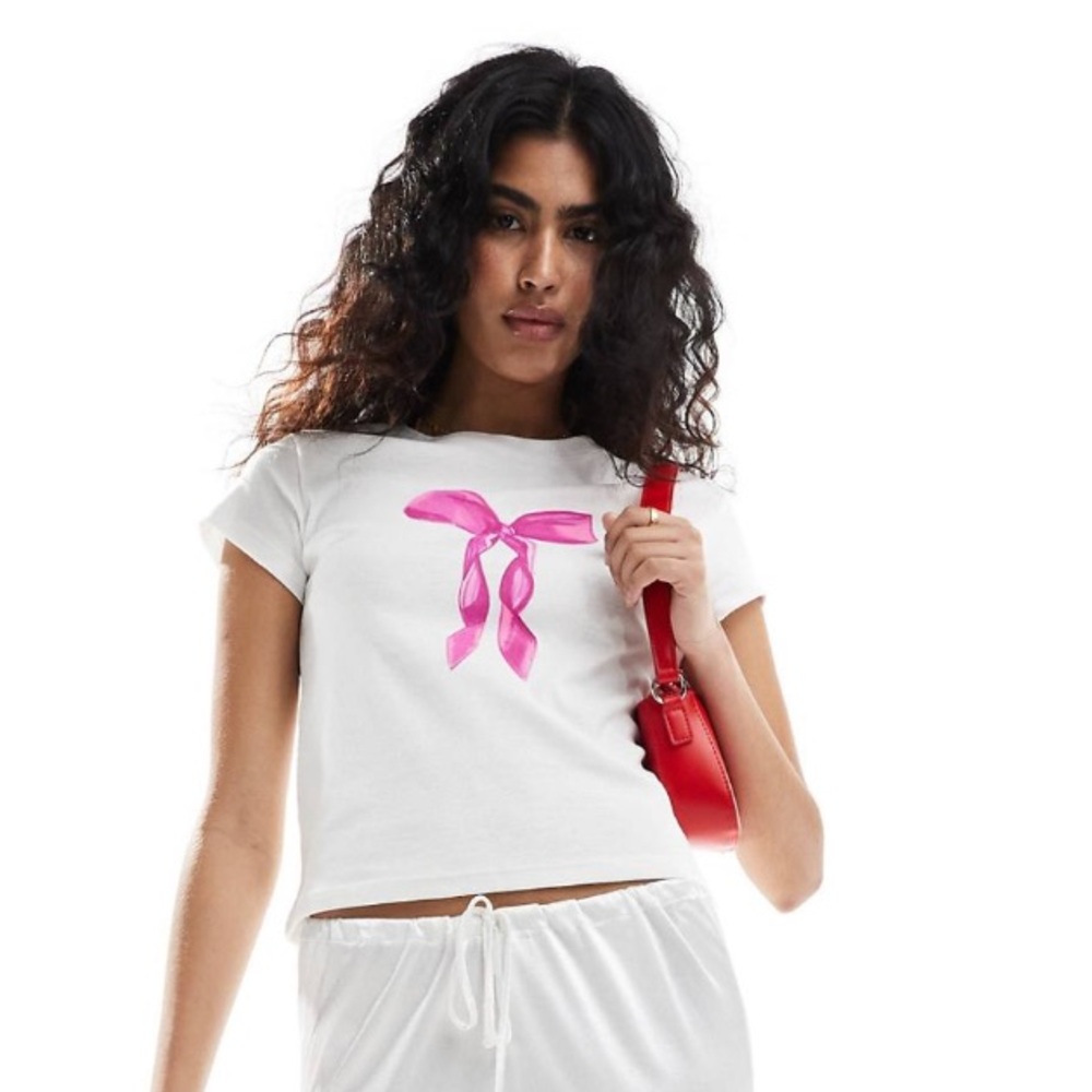 Pink bow baby tee in white